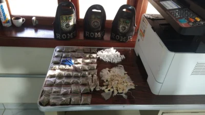 Indivíduo é preso com mais de 200 porções de drogas