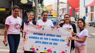 Ação de conscientização sobre o autismo é realizada na região central