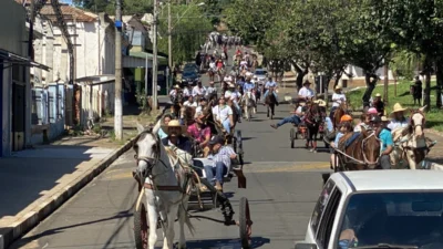 Cosmo Cavalgada reúne comitivas e apaixonados pela cultura sertaneja