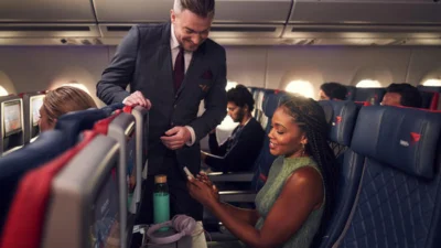 Inscrições abertas para as vagas de comissário de bordo da Delta Air Lines