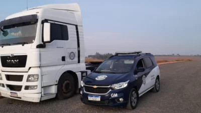 Guarda Municipal localiza caminhão roubado abandonado na SP 332