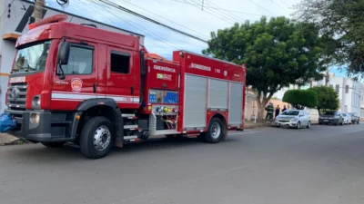 Equipe do SAD e vizinha salvam senhora após princípio de incêndio