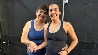 Mãe e filha treinam juntas na modalidade funcional