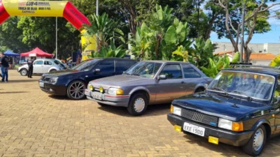 ‘Feirinha’ reuniu artesanato, gastronomia, música e carros antigos na ‘Praça do Rodrigo’