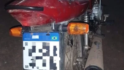 Moto é apreendida com placa artesanal e chassi adulterado