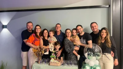 Cosmopolense faz festa de aniversário e sugere que convidados doem  alimentos e agasalhos como presentes