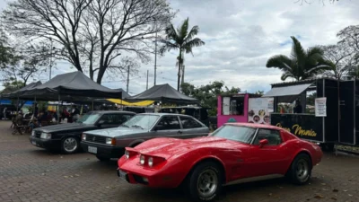 ‘Feirinha’ reúne cultura, gastronomia, artesanato e carros antigos na ‘Praça do Rodrigo’