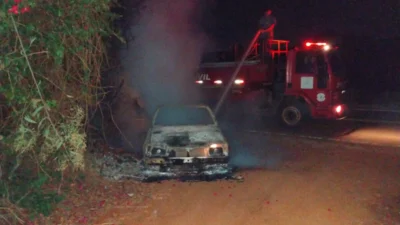 Defesa Civil combate incêndio em veículo na Estrada Vicinal Cosmópolis-Artur Nogueira