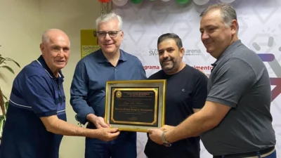 São Vicente recebe placa de ‘Empresa Amiga de Cosmópolis’ pelo vereador André MaqFran