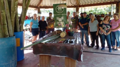 Proprietários, produtores e trabalhadores rurais participam de curso de tratamento de bambu
