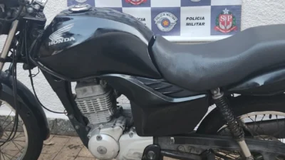 Rapaz de 26 anos é preso acusado de roubo de motocicleta