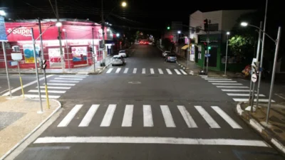 Faixas de travessia de pedestres da região central recebem iluminação especial