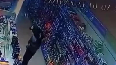 Homem é detido acusado de furtar frascos de desodorante em drogaria