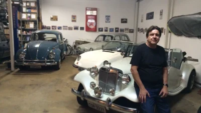 Colecionador conta com mais de vinte veículos em sua coleção automobilística