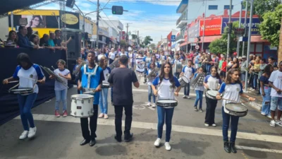 Desfile Cívico e apresentação da ‘Esquadrilha da Fumaça’ marcam comemorações do aniversário da cidade
