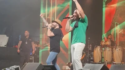 Dupla Guilherme e Benuto reúne multidão na ‘Praça do Coreto’