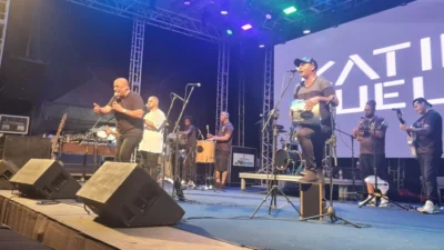 Com samba e pagode, Katinguelê agita a segunda noite de comemoração do aniversário da cidade