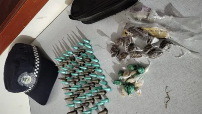 Cocaína, crack e maconha são encontrados em pochete no ‘beco’