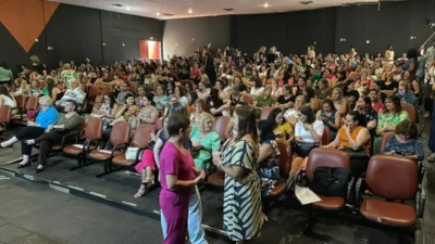 Profissionais da rede municipal de ensino participam de palestra com o tema “Educação dos Novos Tempos: Para Fazer Acontecer”