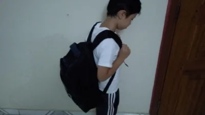 No retorno às aulas, é importante se atentar ao peso das mochilas escolares