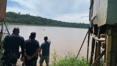 Bombeiros fazem busca na represa por homem desaparecido