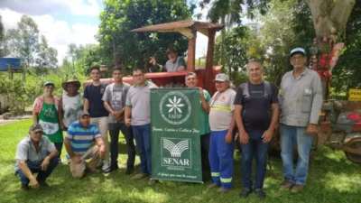 Agricultores fazem curso de manutenção e operação de tratores