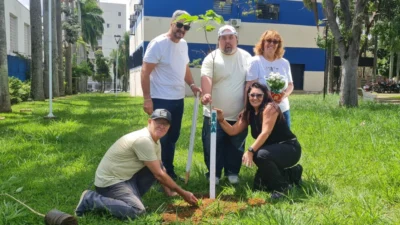 Mathias Susigan participa de plantio de ipês brancos no ‘Dia Mundial da Síndrome de Down’