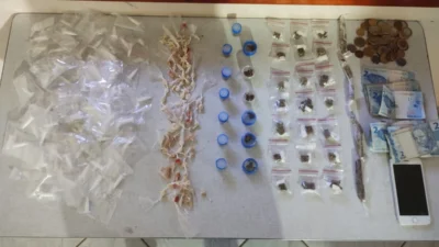Menor é detido com sacola com quase 200 entorpecentes embalados e prontos para venda
