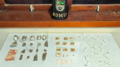 ROMU prende indivíduo com mais de 60 porções de entorpecentes