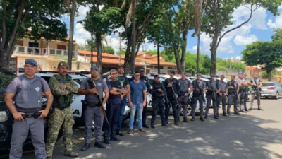 Forças policiais prendem dois indivíduos durante operação: um acusado de tentativa de homicídio e outro acusado de tráfico de drogas