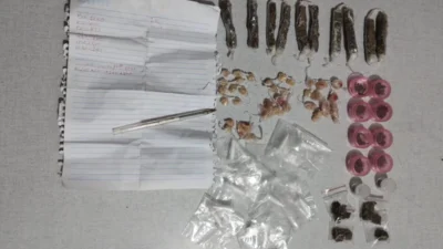 Drogas são encontradas dentro de sacola em carrinho de reciclagem