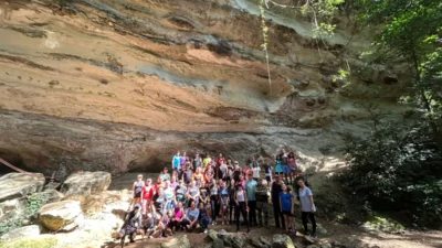 Alunos da Escola de Música Villa-Lobos visitam a Gruta Carrapicho