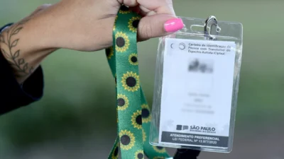 Governo de SP sanciona lei que institui cordão de girassol para facilitar percepção de deficiências