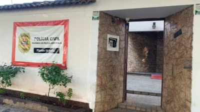 Homem acusado de manter mulher em cárcere privado presta depoimento