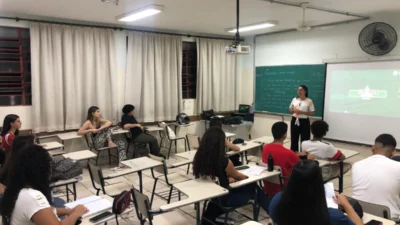 Alunos da ETEC Centro Paula Souza participam de palestra sobre mercado de trabalho