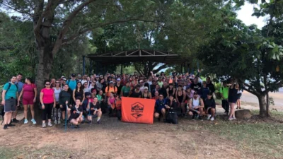Grupo Na Trilha Campinas conduz caminhada pela trilha da Gruta do Carrapicho em Cosmópolis