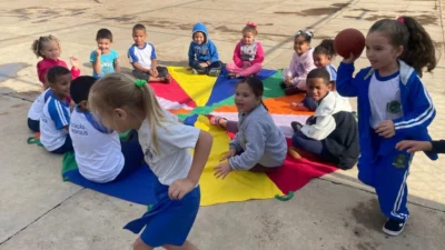 Prefeitura de Cosmópolis celebra dia mundial do brincar com atividades recreativas nas escolas