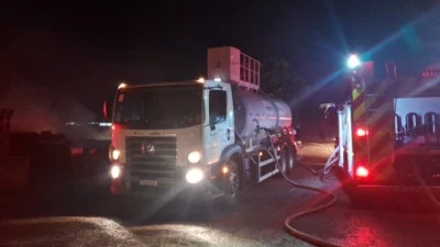 Trabalho conjunto da Defesa Civil e Corpo de Bombeiros controla incêndio em empresa de Artur Nogueira