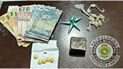 Homem tenta resistir à prisão segurando em grade de proteção após ser pego com drogas