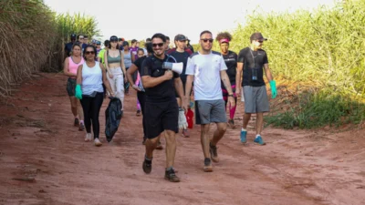 Trilha inédita da Caminhada EcoTur conta com participantes de todas as idades, inclusive crianças e pets