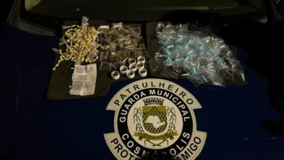 Cocaína, crack e maconha são encontrados em telhado de residência