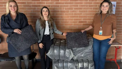 Rota das Bandeiras doa 40 cobertores para Prefeitura de Cosmópolis