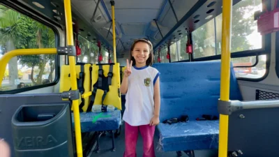 Cosmópolis recebe três novos ônibus para transporte escolar