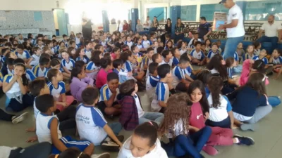 Artesão de Cosmópolis leva Educação Ambiental às Escolas da Cidade