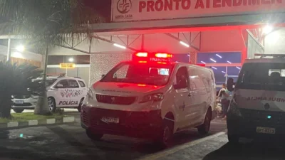 Motociclista fica ferido após se chocar com carro