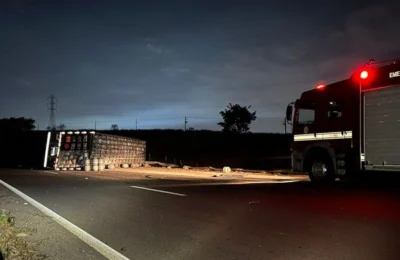 Acidente na SP-332 em Paulínia: Caminhão tomba e interdita trecho da rodovia