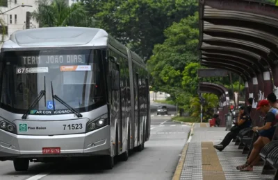 Acordo com autoridades suspende greve de ônibus em São Paulo