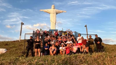 Caminhada Ecotur reúne 100 participantes em trilha até o Cristo da Fazenda Batistela