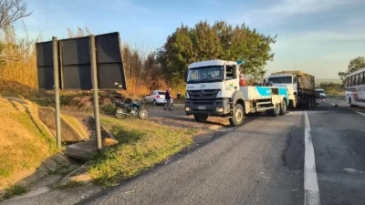 Acidente envolve dois caminhões e moto na Rodovia SP 332