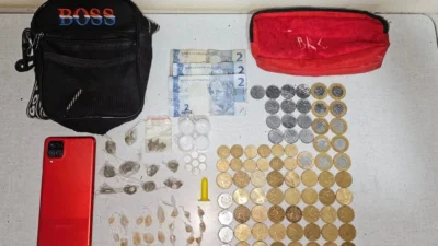 Polícia Militar apreende menor com bolsa contendo maconha, cocaína e crack
